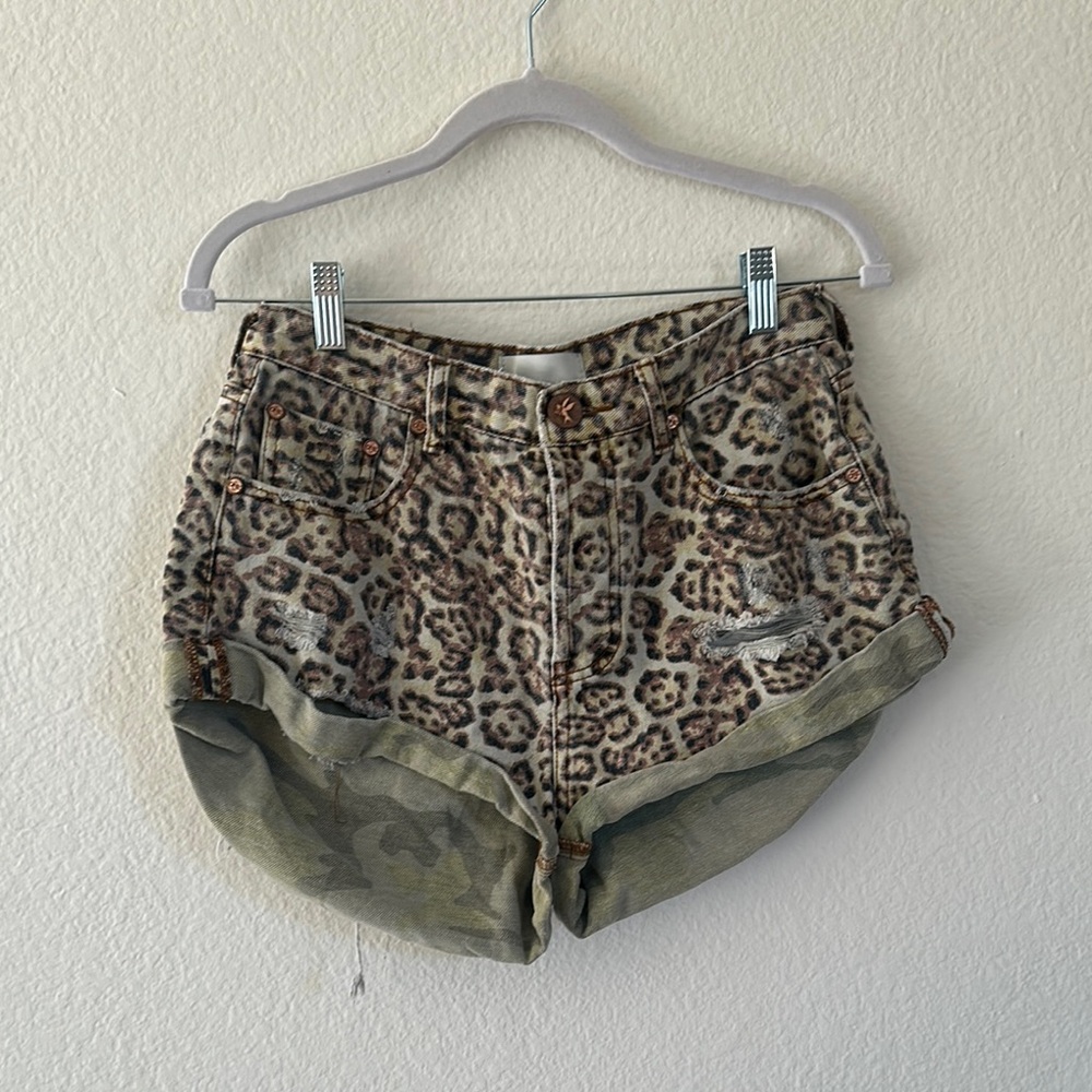 One Teaspoon Leopard Print Jean Shorts - Picture 2 of 4